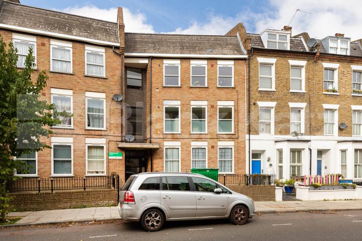 Close to an abundance of amenities on Holloway Road and Archway Station Tollington Way, Holloway